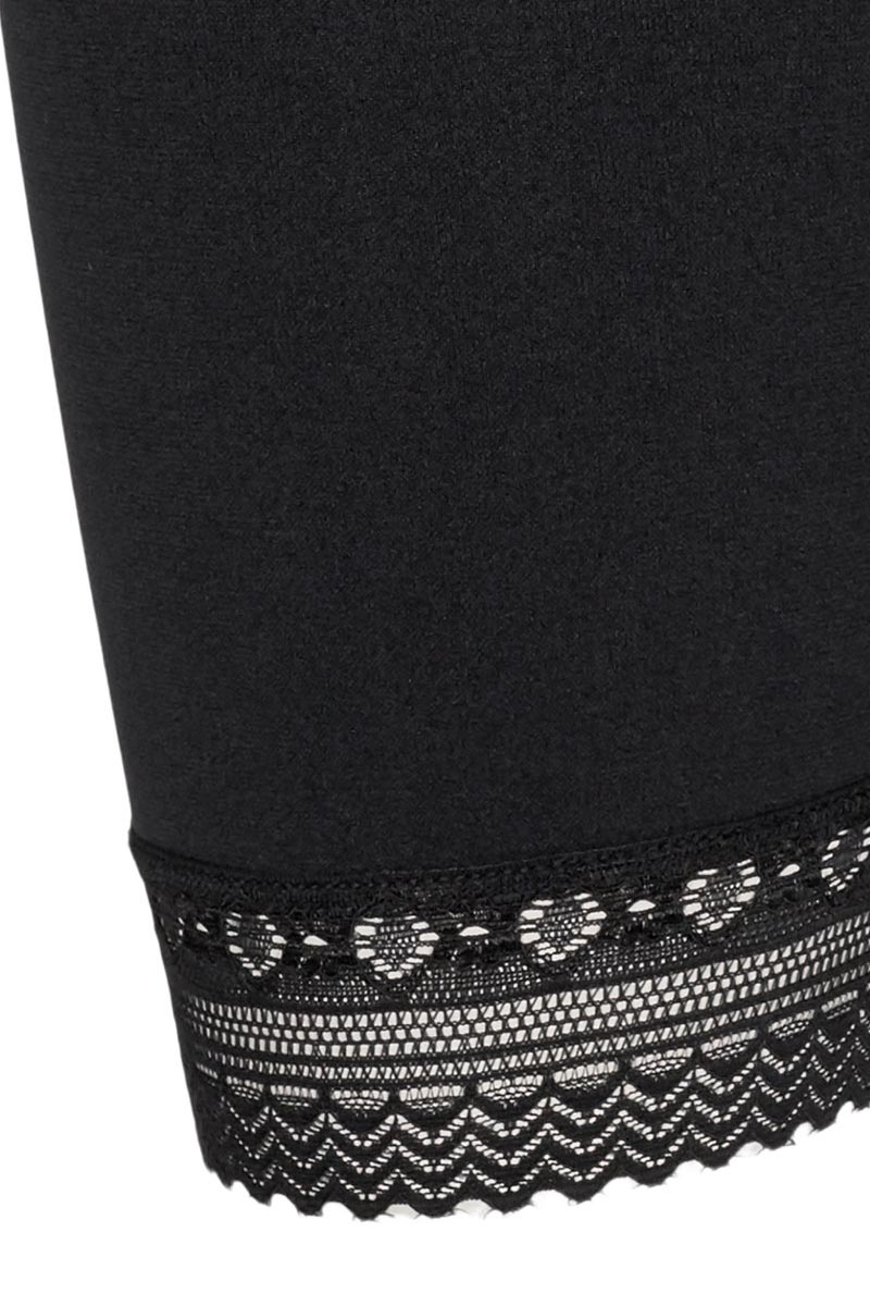 Pantalones cortos de encaje Ninna
